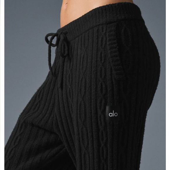 ALO Yoga Pants - NWT ALO Yoga Cable Knit Winter Bliss Jogger Sweatpants black